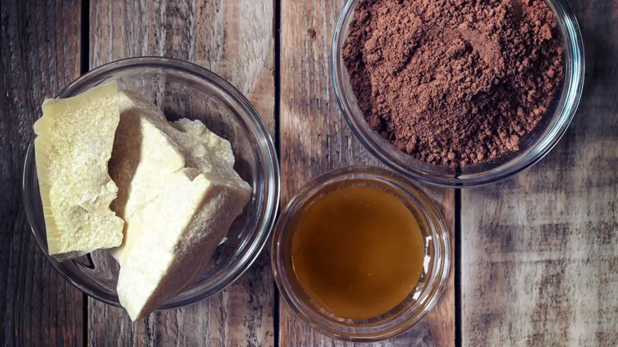 Il burro di cacao e miele per eliminare le smagliature