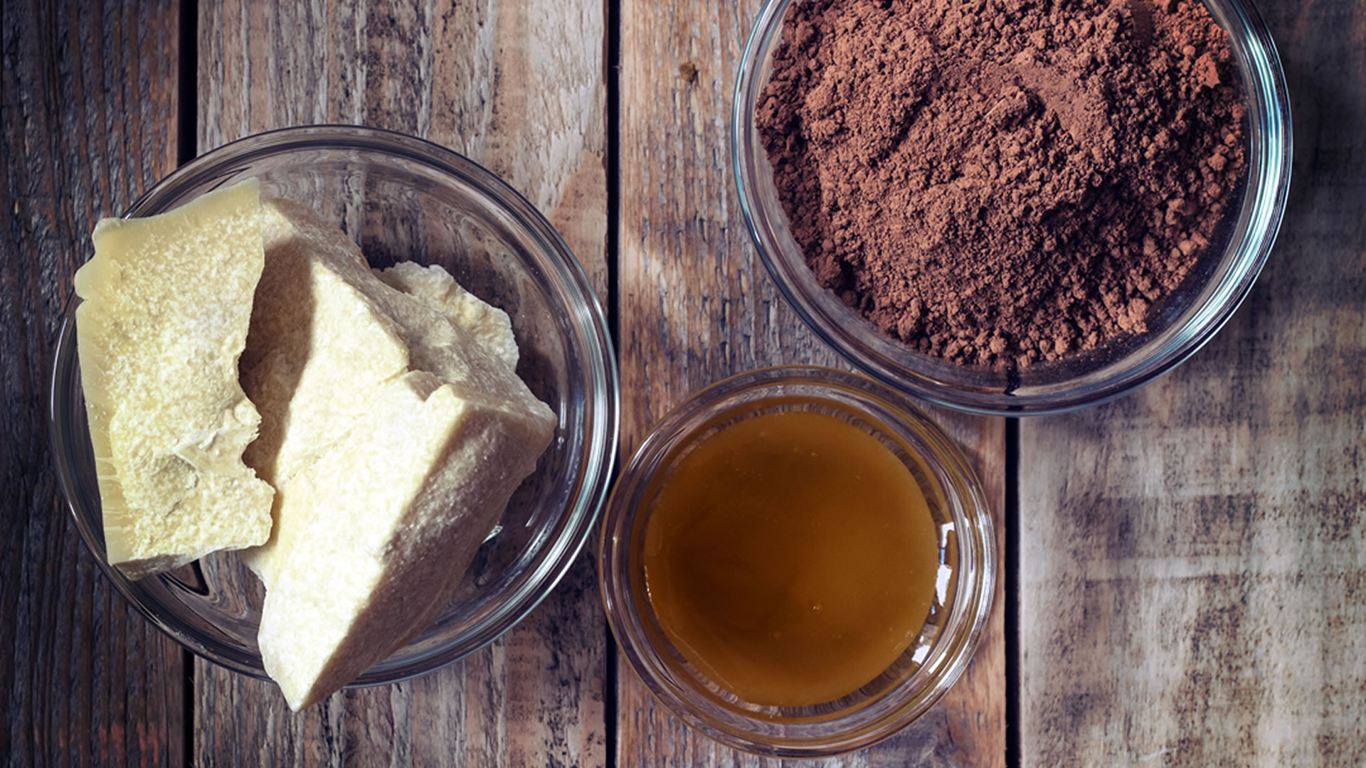 Il burro di cacao e miele per eliminare le smagliature