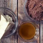 Il burro di cacao e miele per eliminare le smagliature